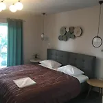Balkon Apartmanhaz Panzio Bed & Breakfast 3*