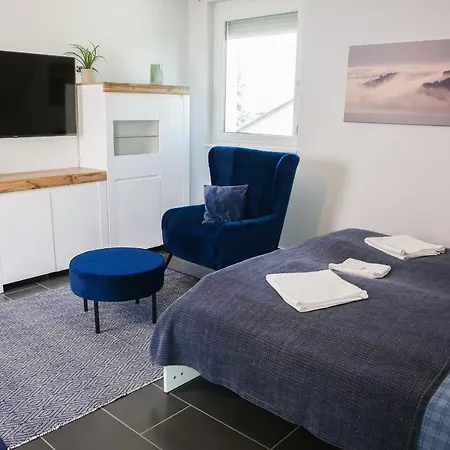 Balkon Apartmanhaz Panzio * Balatonfured