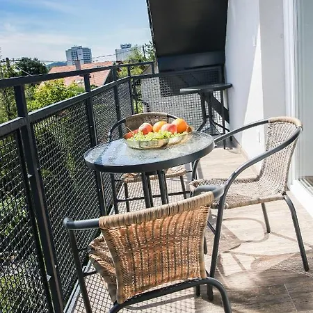 Balkon Apartmanhaz Panzio Balatonfured