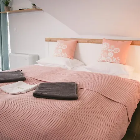 Bed & Breakfast Balkon Apartmanhaz Panzio Balatonfured