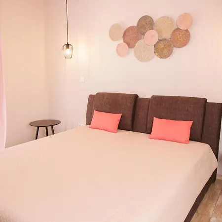 Balkon Apartmanhaz Panzio 住宿加早餐酒店 巴拉顿菲赖德