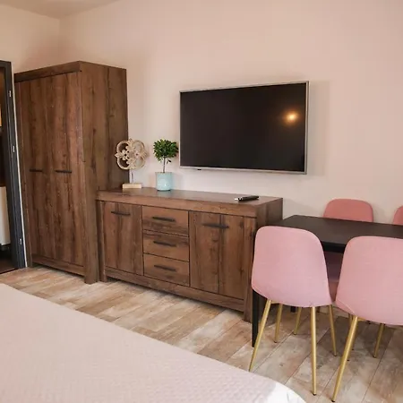 Balkon Apartmanhaz Panzio 住宿加早餐酒店