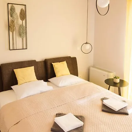 Balkon Apartmanhaz Panzio Bed & Breakfast
