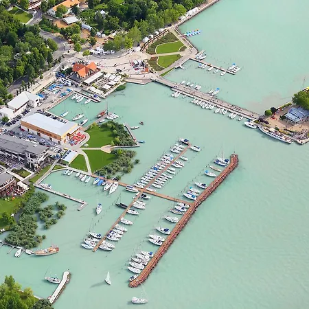 Balkon Apartmanhaz Panzio * Balatonfüred