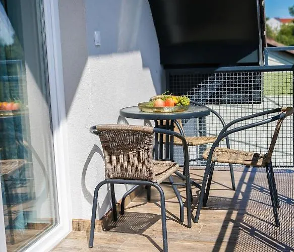 Balkon Apartmanhaz Panzio 3* 블로톤퓌레드