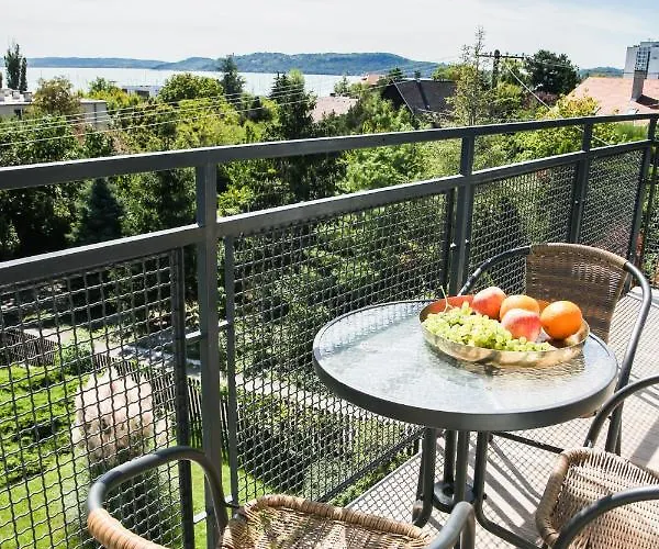 Balkon Apartmanhaz Panzio Bed & Breakfast