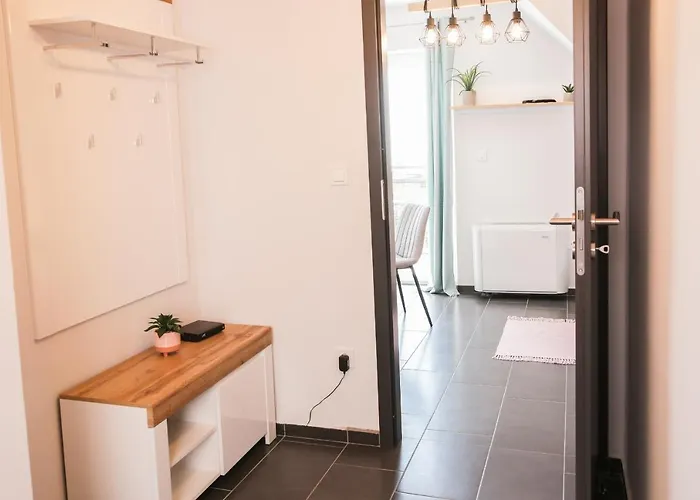 Balkon Apartmanhaz Panzio Bed & Breakfast 3*