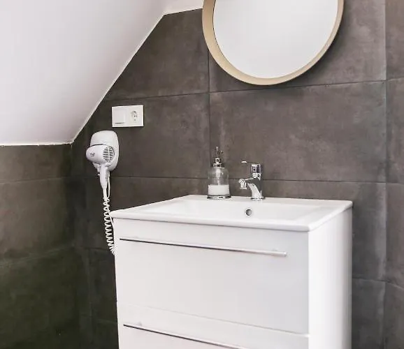 Balkon Apartmanhaz Panzio Bed & Breakfast 3*