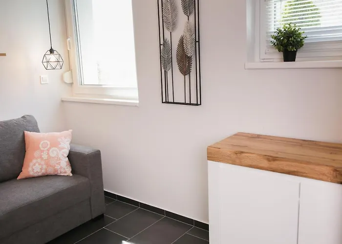 Balkon Apartmanhaz Panzio Balatonfured