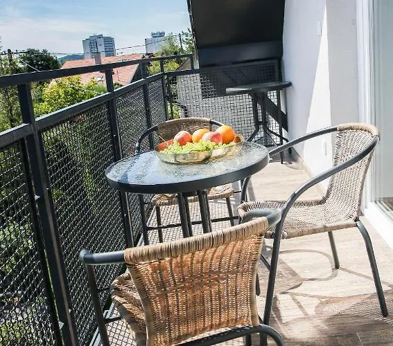 Balkon Apartmanhaz Panzio Balatonfured