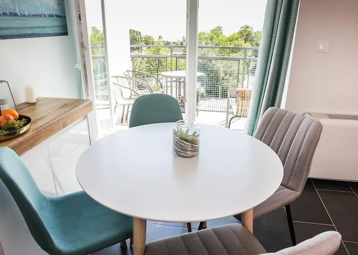 Balkon Apartmanhaz Panzio 블로톤퓌레드
