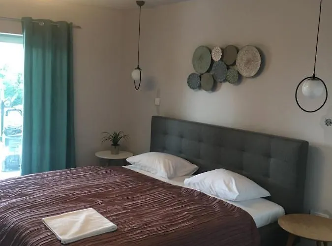 Balkon Apartmanhaz Panzio Bed & Breakfast 3*