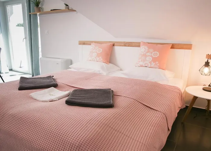 Bed & Breakfast Balkon Apartmanhaz Panzio Balatonfured