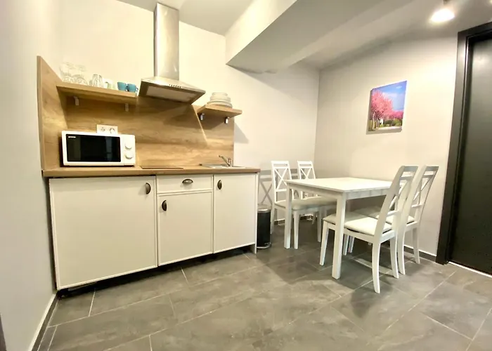 Balkon Apartmanhaz Panzio Bed & Breakfast