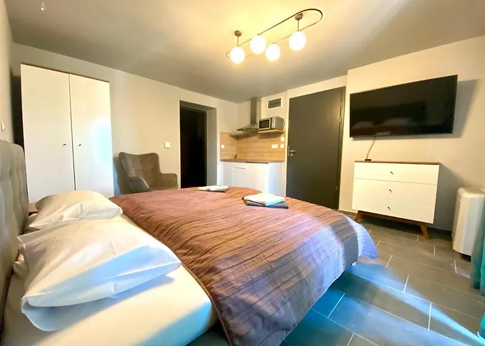 Balkon Apartmanhaz Panzio 3* Balatonfured